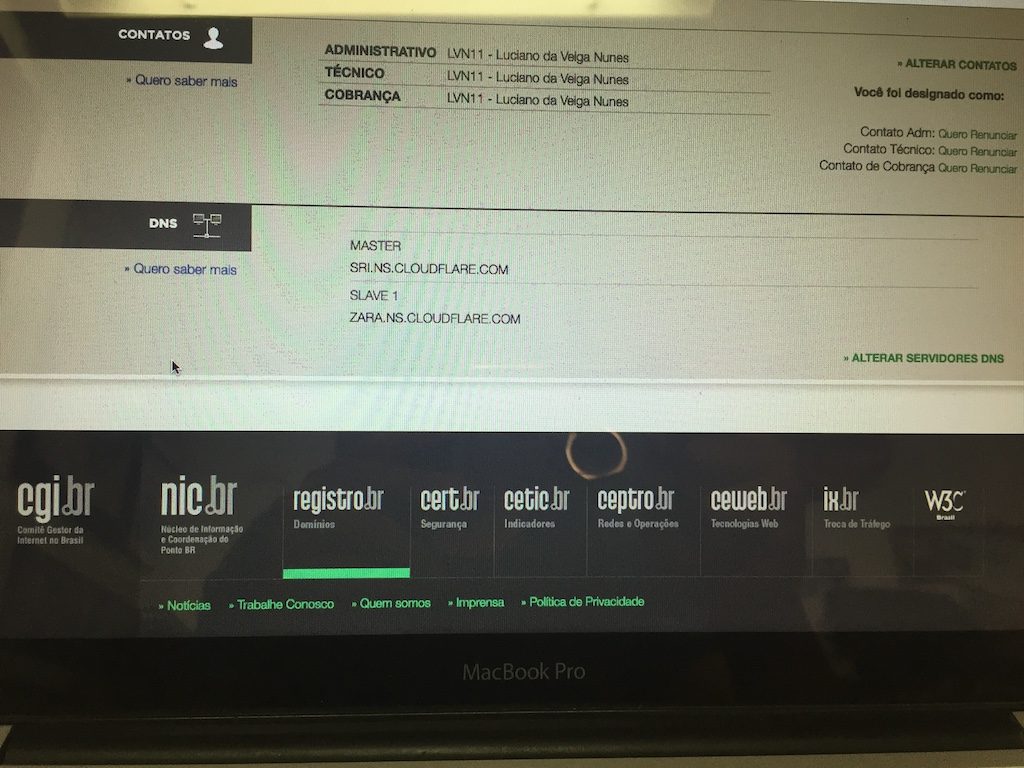 Clique em Alterar Servidores DNS e preencha os dados 